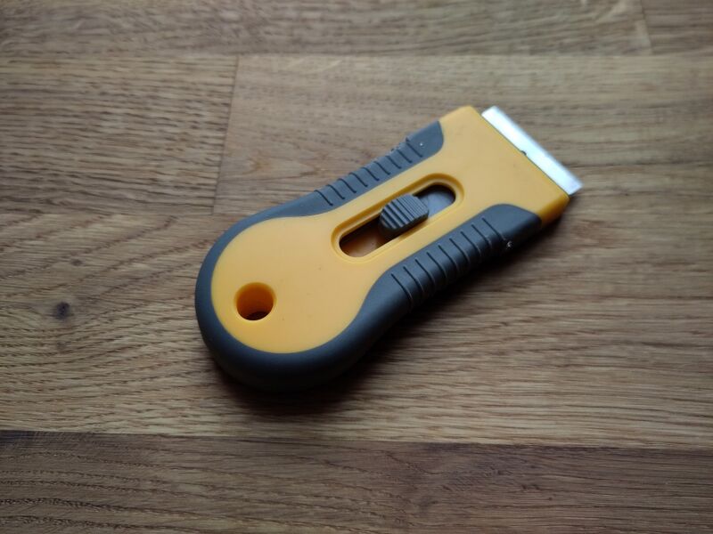 Datei:Kochfeldschaber (klein).jpg