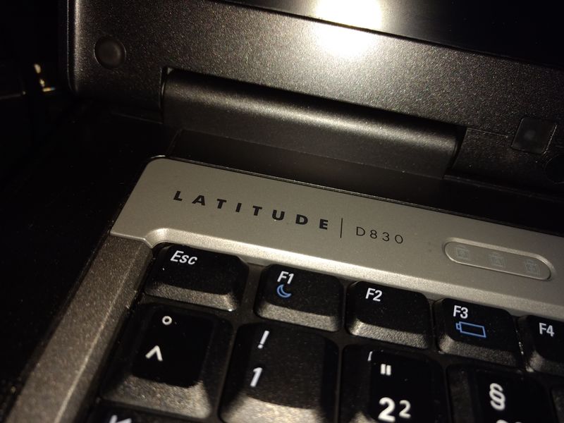 Datei:Dell Latitude D830.jpg